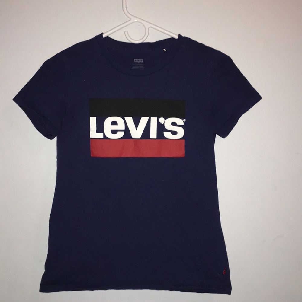 A nice fitting Levi’s shirt